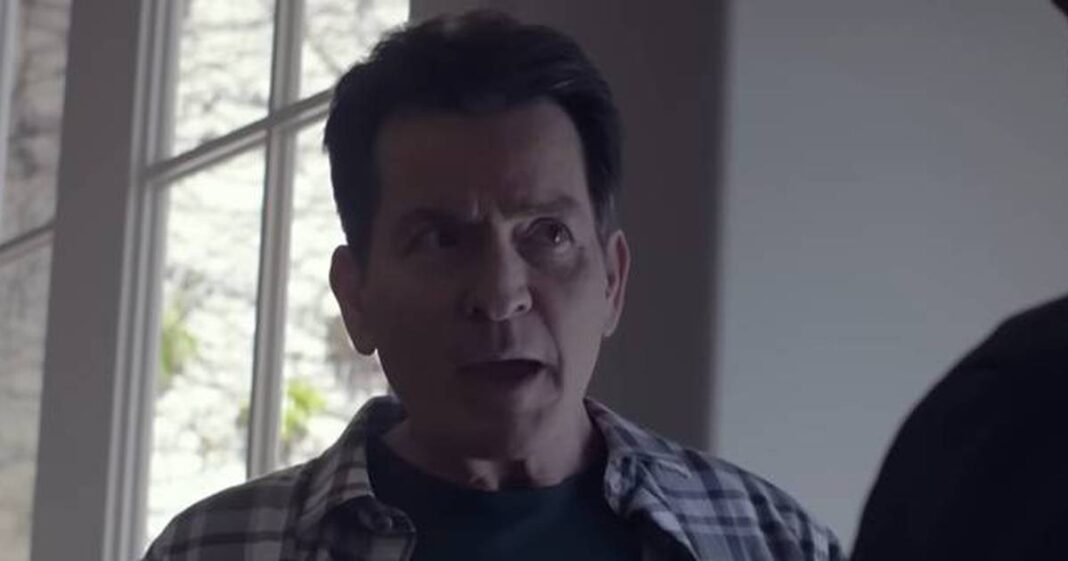 Charlie Sheen em cena de Bookie