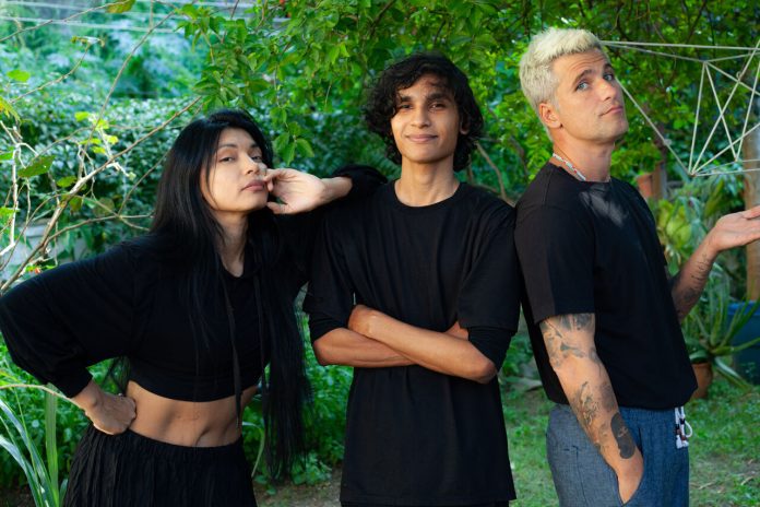 Makunaima XXI Zahỳ Tentehar, Mario Jorgi e Bruno Gagliasso (foto Guilherme Tostes)_Easy-Resize.com